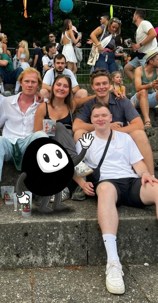 Crew zwischen den Stages auf der Tribüne