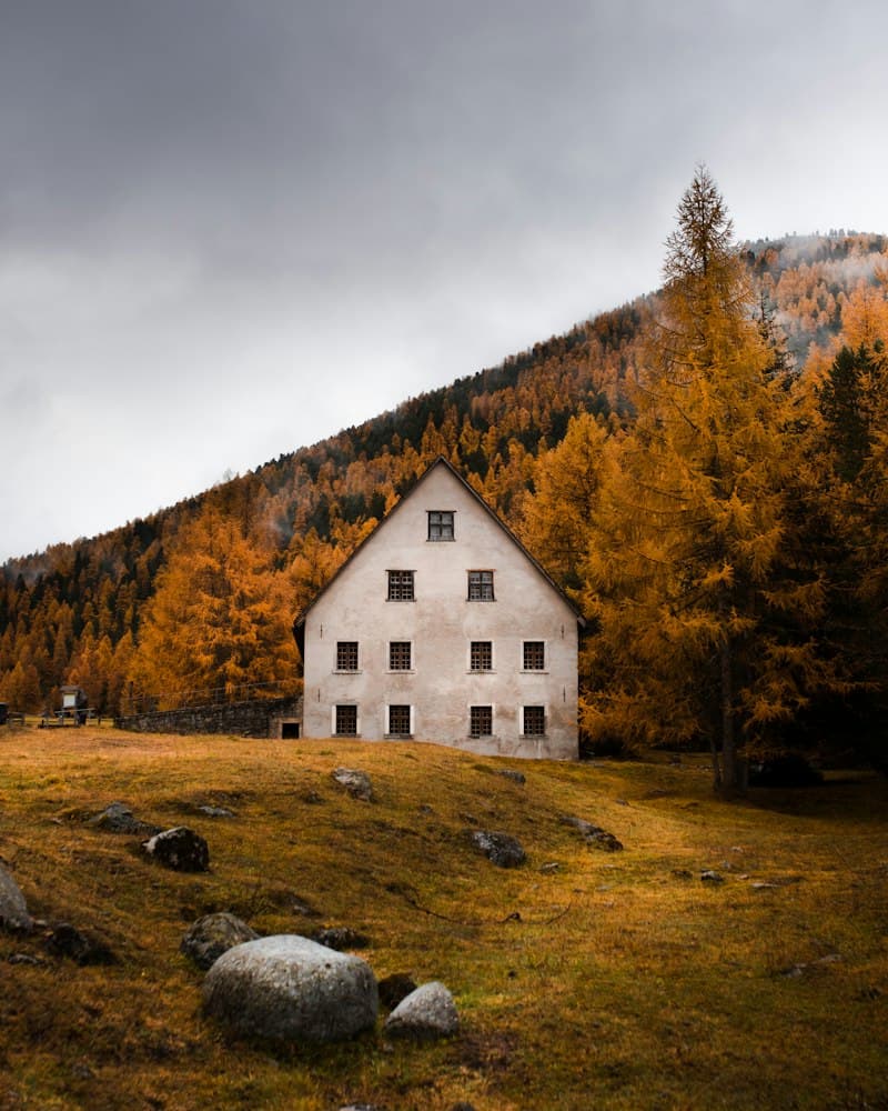 Mountainbiker zur goldenen Stunde